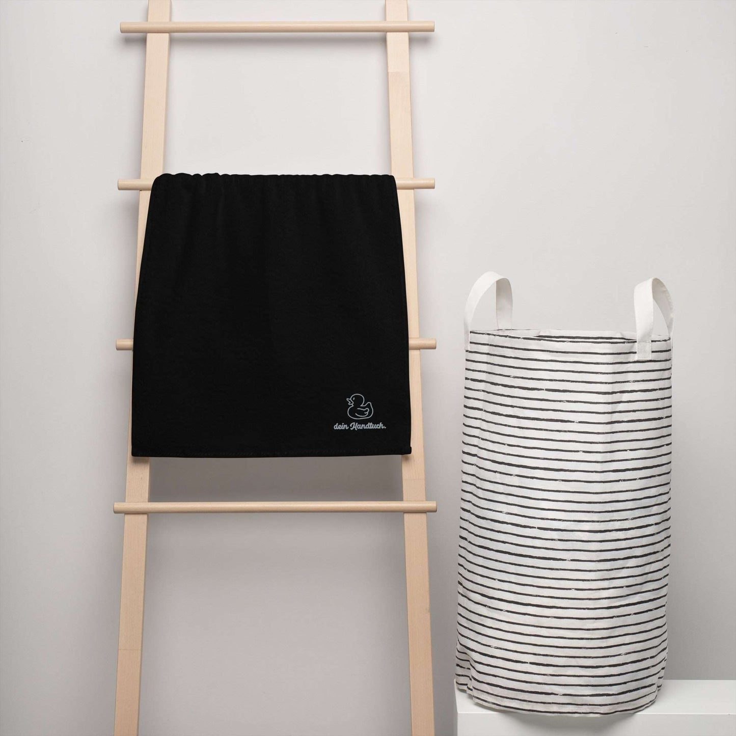 Badehandtuch - Dein Handtuch in schwarz und klein als Geschenkidee