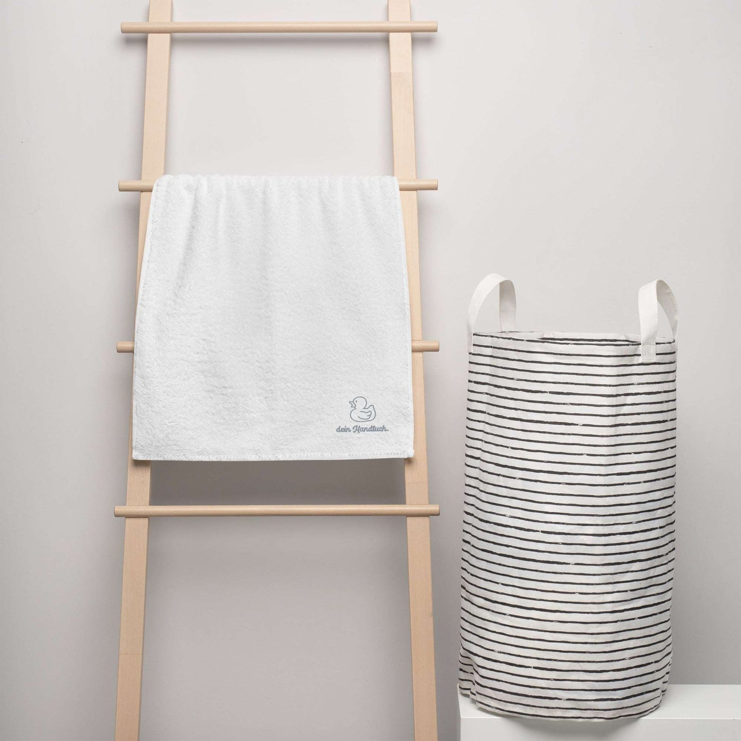 Badehandtuch - Dein Handtuch in weiß und klein als Geschenkidee