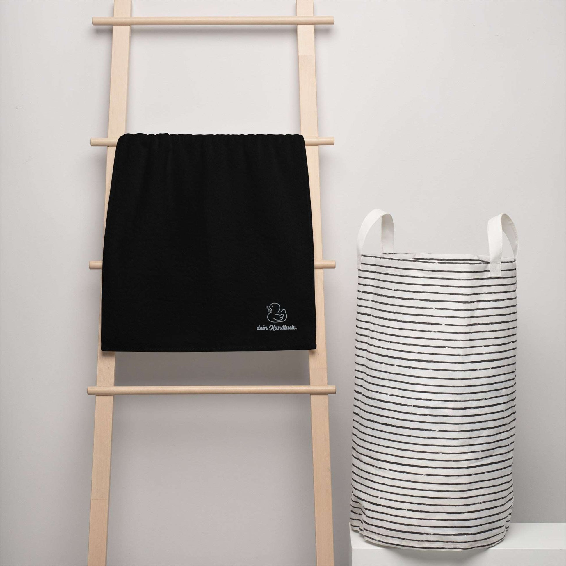 Badehandtuch - Dein Handtuch in schwarz und klein als Geschenkidee